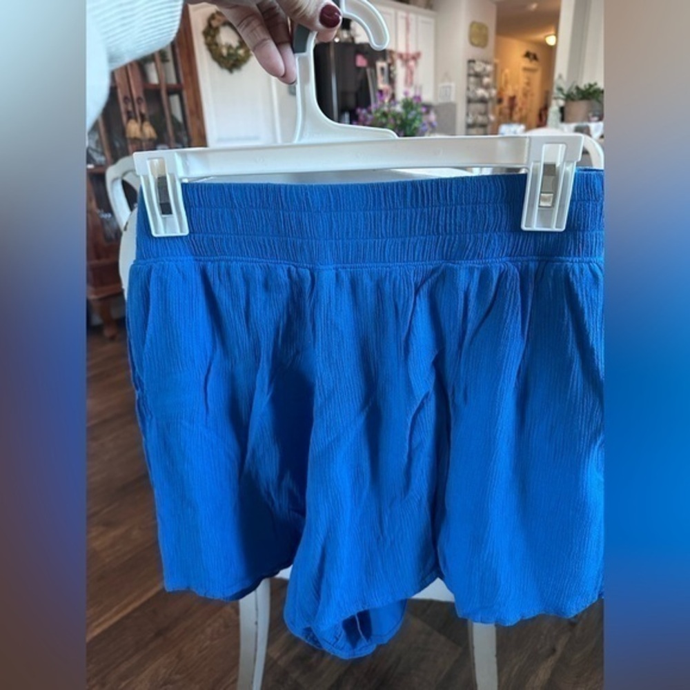 Hollister flowy shorts